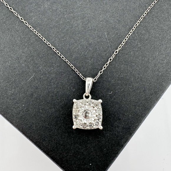 Radiantly Beautiful 1/2 ct Diamond Necklace - Sterling Silver with 18" Chain - Picture 1 of 8